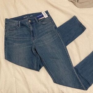 NEW Old Navy Wow Straight Jeans 6